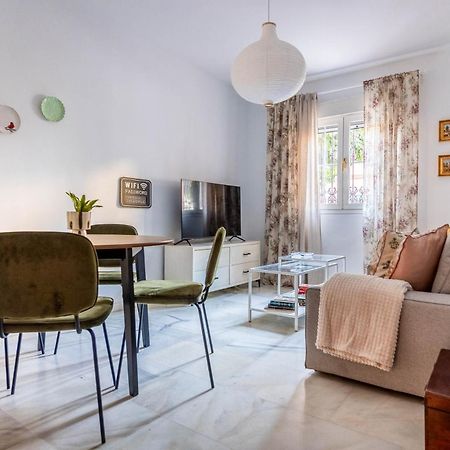 Piso Con Patio Privado Y Parking Nervion Sevilla Exterior foto