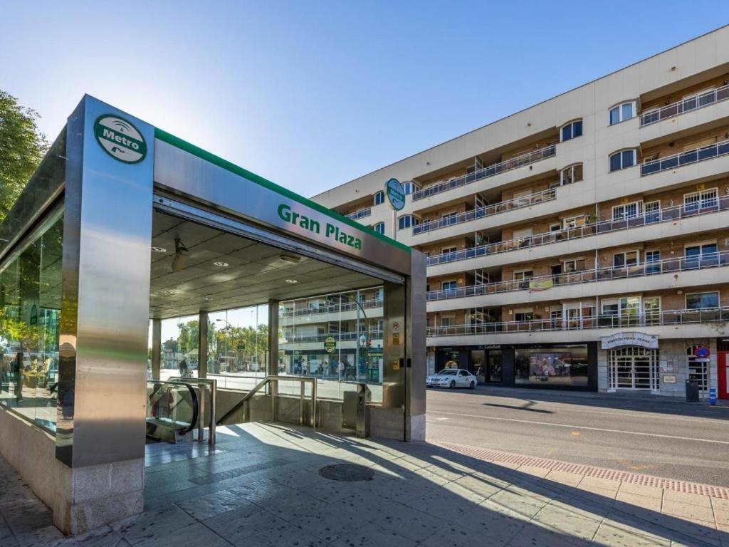 Piso Con Patio Privado Y Parking Nervion Sevilla Exterior foto