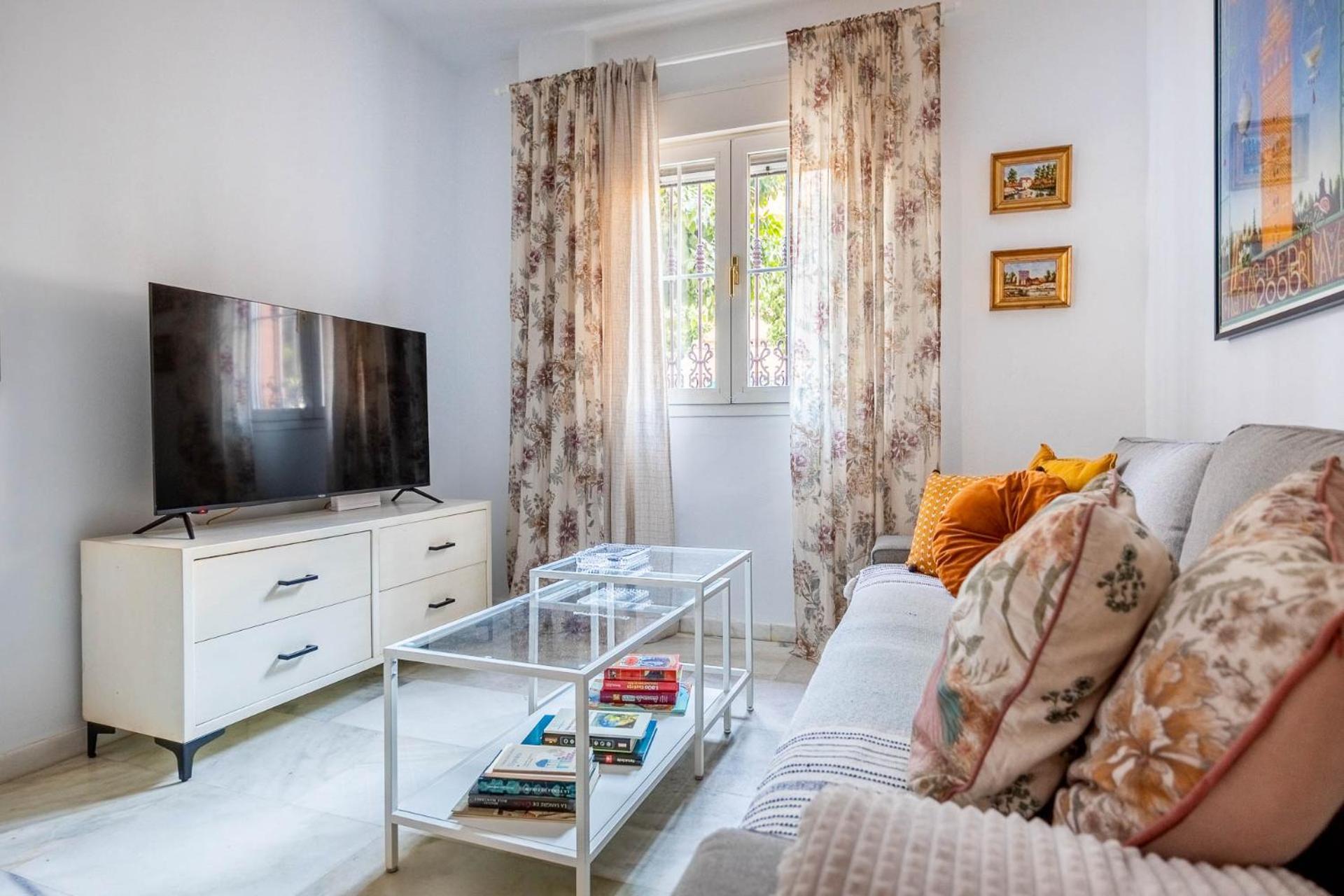 Piso Con Patio Privado Y Parking Nervion Sevilla Exterior foto