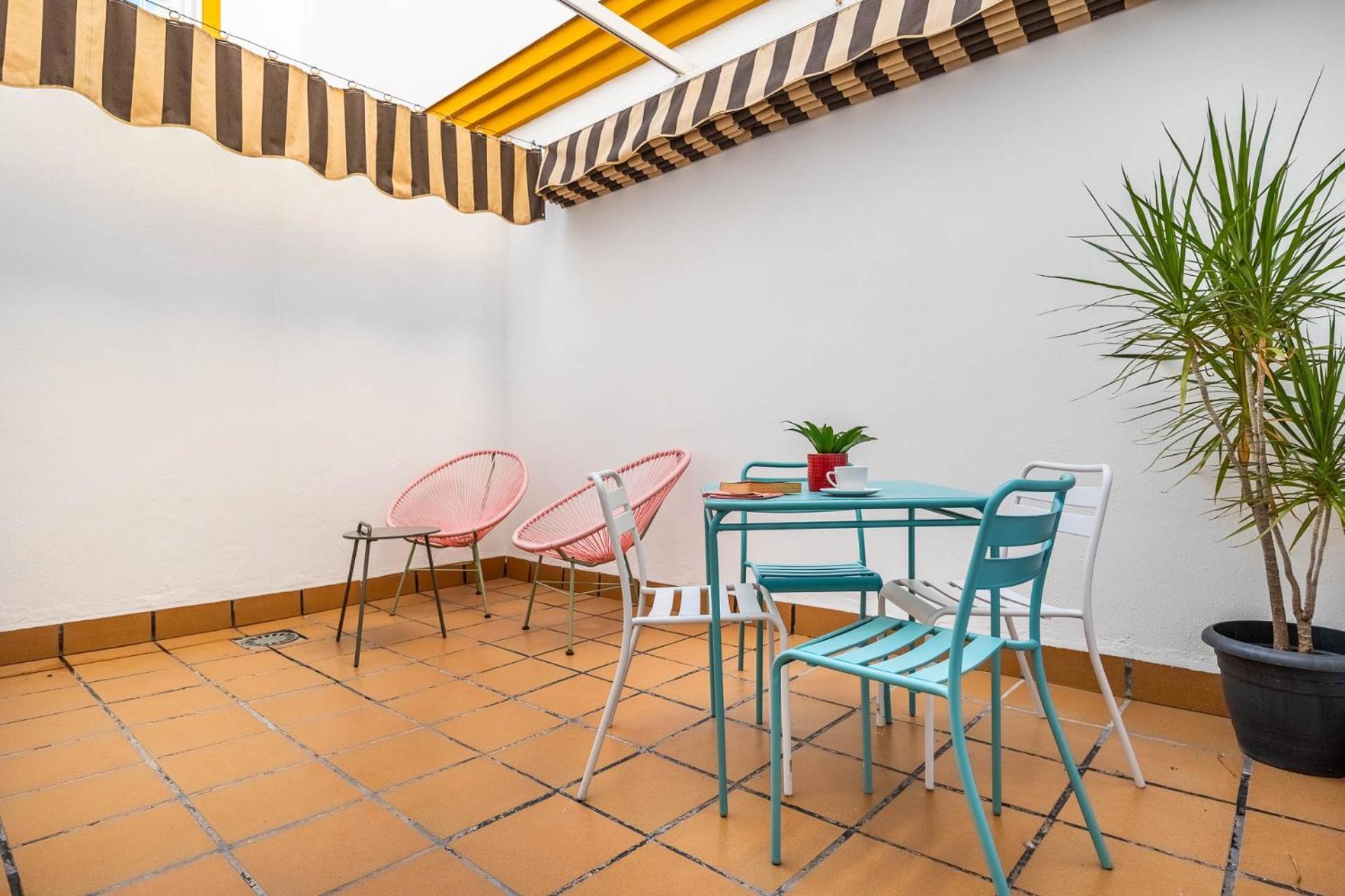 Piso Con Patio Privado Y Parking Nervion Sevilla Exterior foto